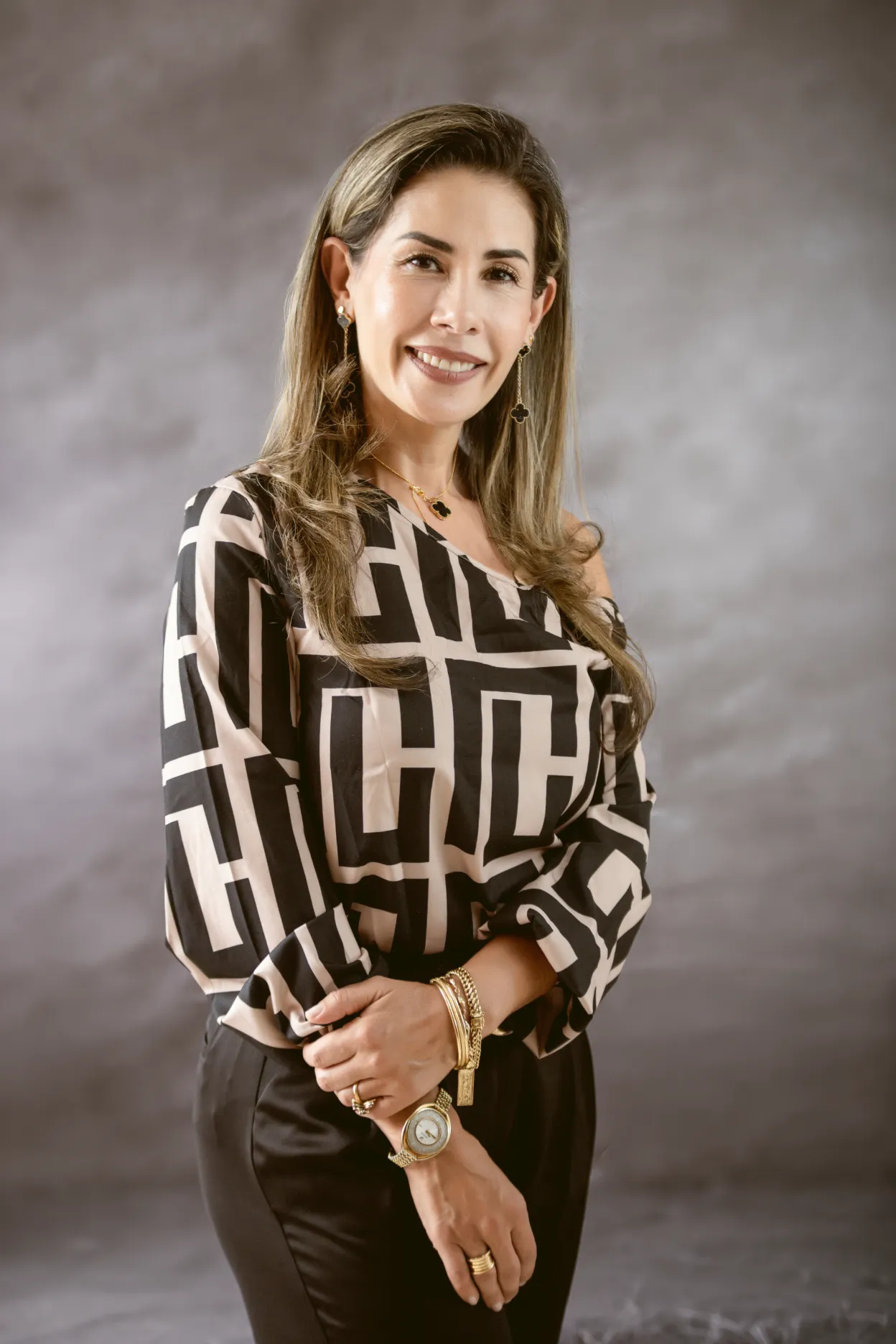 Acciones y Valores – firma de acuerdo – fotografía corporativa en Colombia