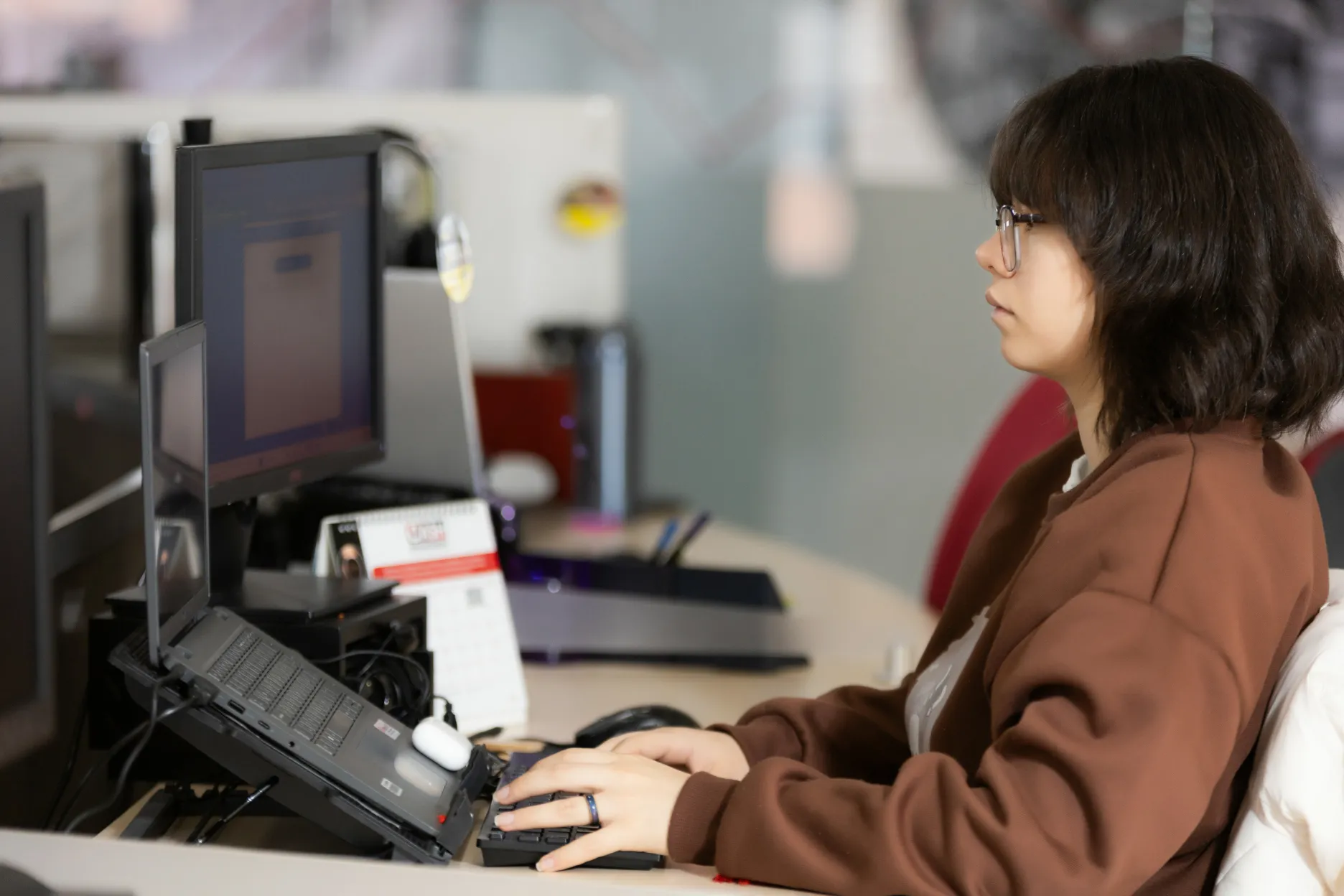 Acciones y Valores – detalle del espacio corporativo – fotografía corporativa en Colombia