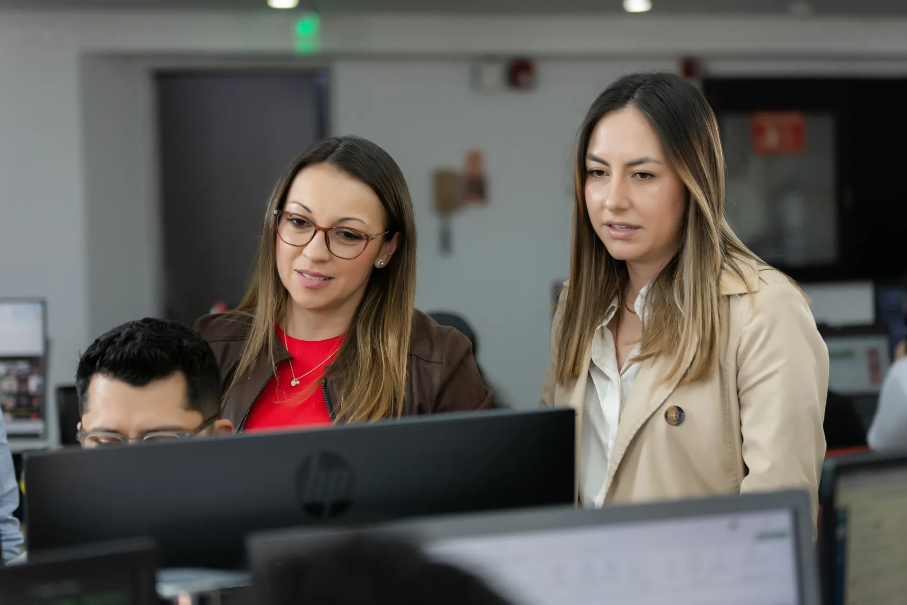 Acciones y Valores – detalle del espacio corporativo – fotografía corporativa en Colombia