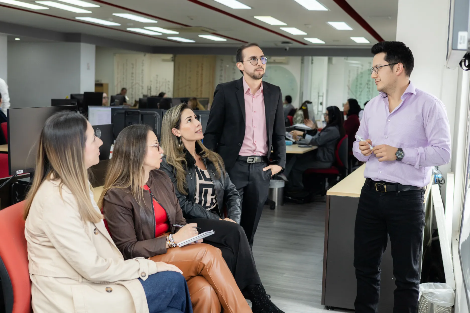 Acciones y Valores – momento destacado del evento – fotografía corporativa en Colombia