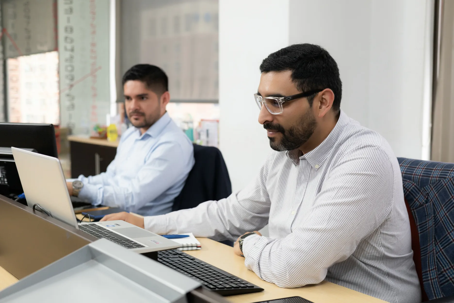 Acciones y Valores – detalle del espacio corporativo – fotografía corporativa en Colombia