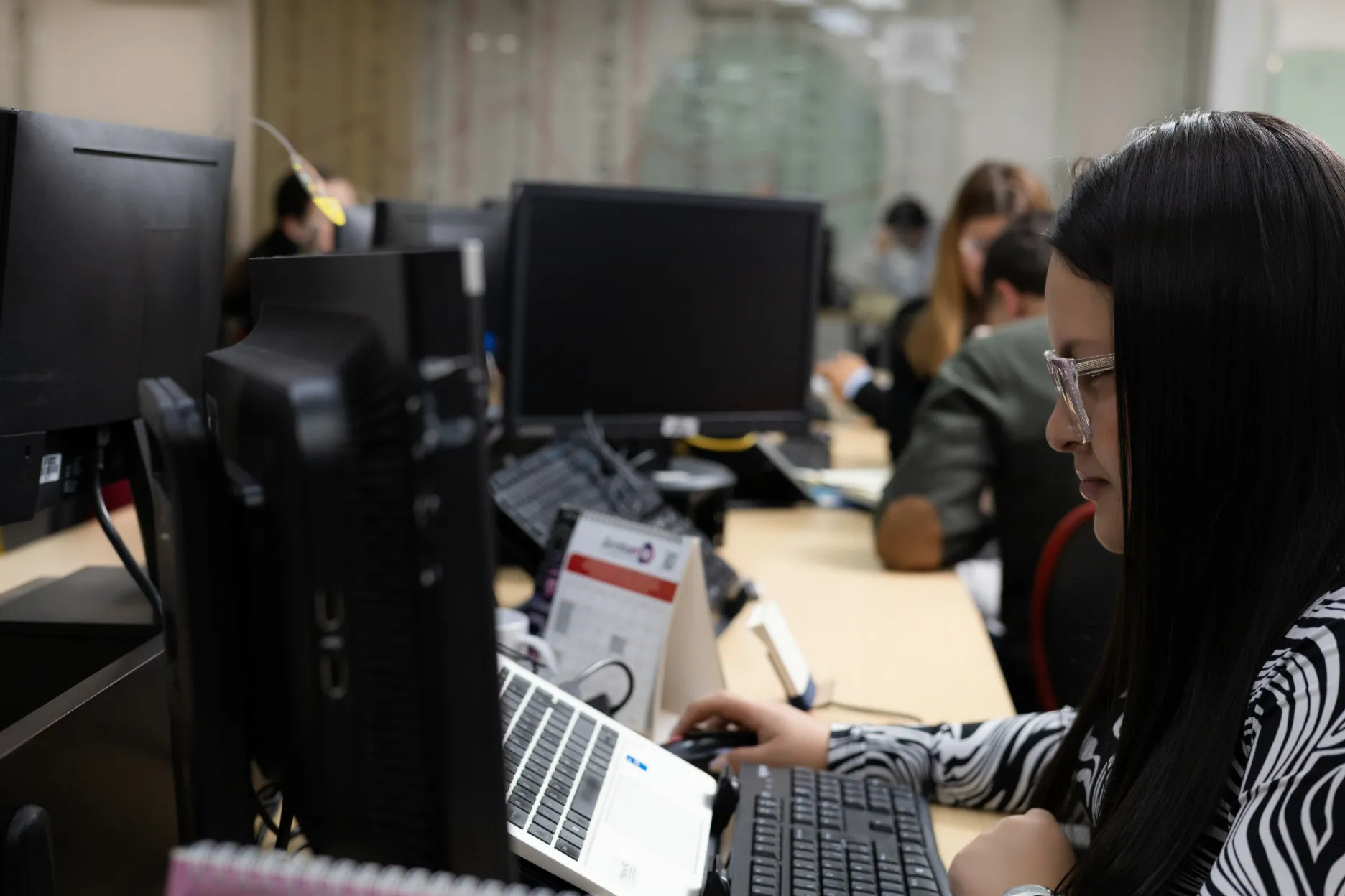Acciones y Valores – directivos durante el acto – fotografía corporativa en Colombia