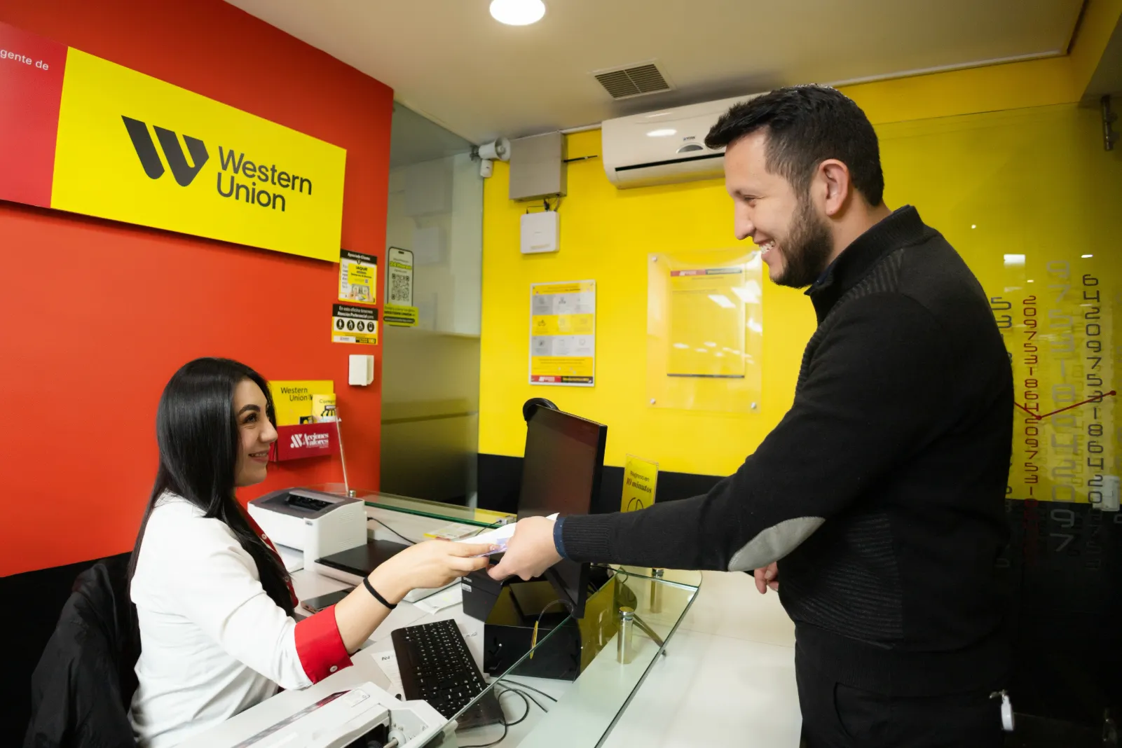 Acciones y Valores – intervención en el escenario – fotografía corporativa en Colombia