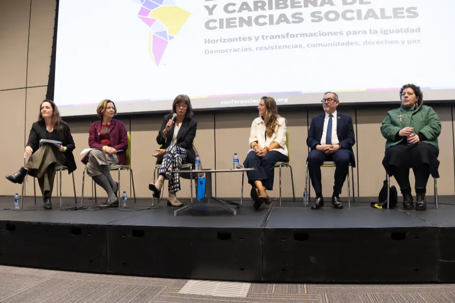 Clacso – público en el auditorio – fotografía corporativa en Bogotá