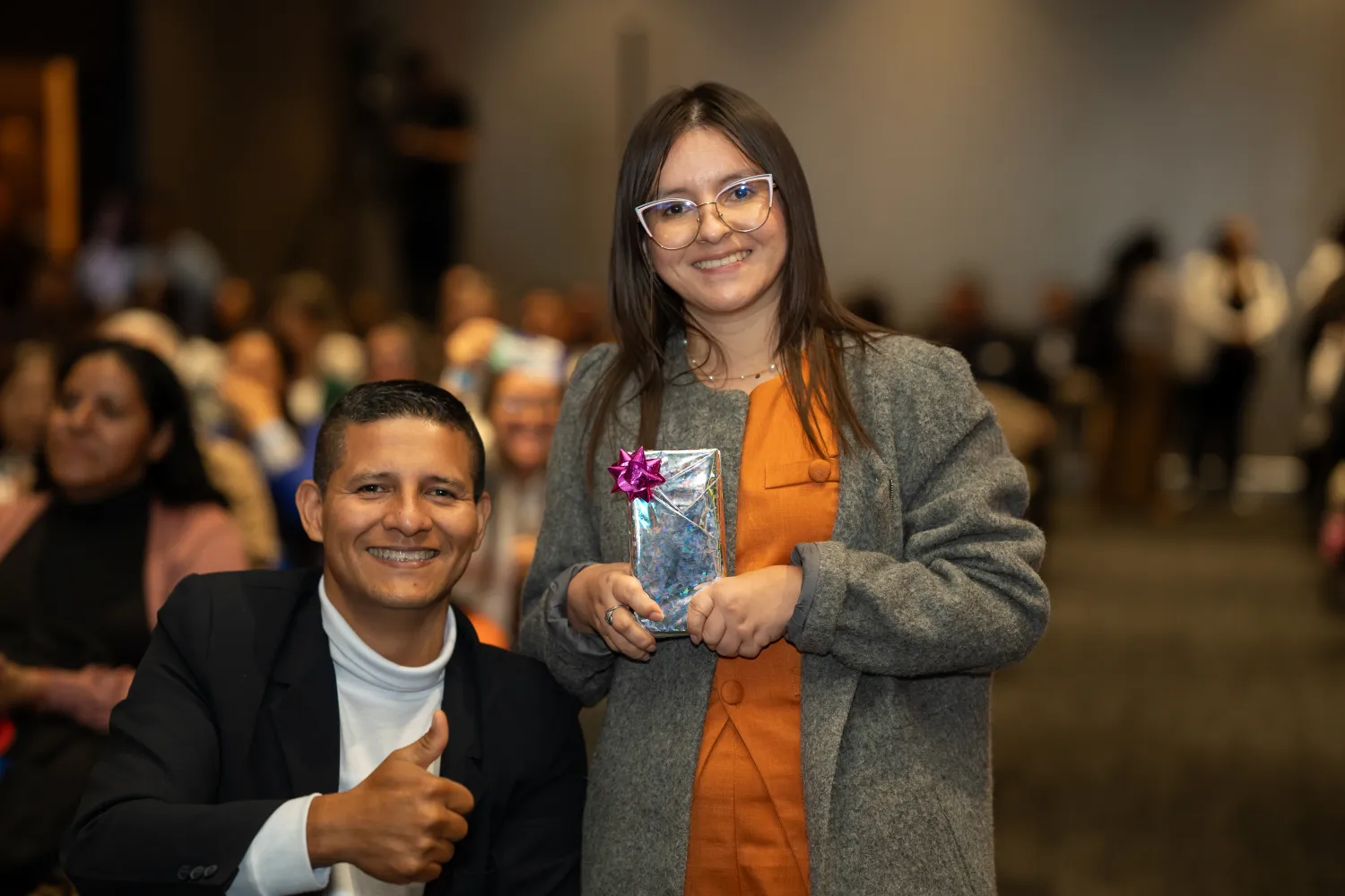 DXN – intervención en el escenario – fotografía corporativa en Bogotá