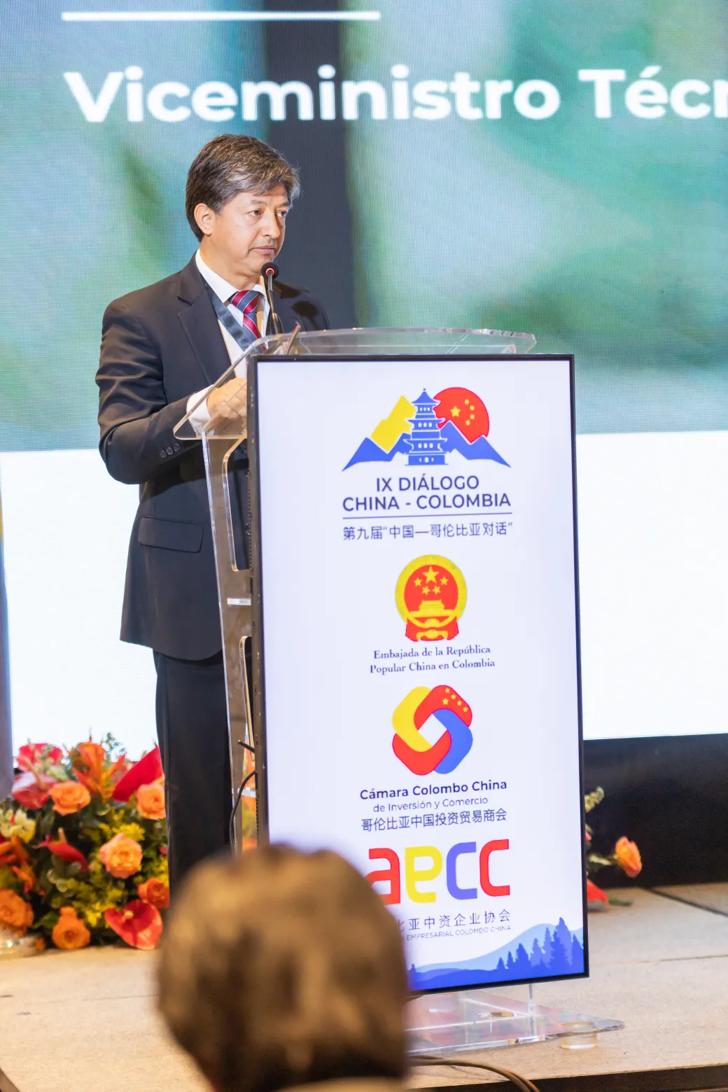 Diálogo ColomboChina – acto protocolar con delegados – fotografía corporativa en Bogotá