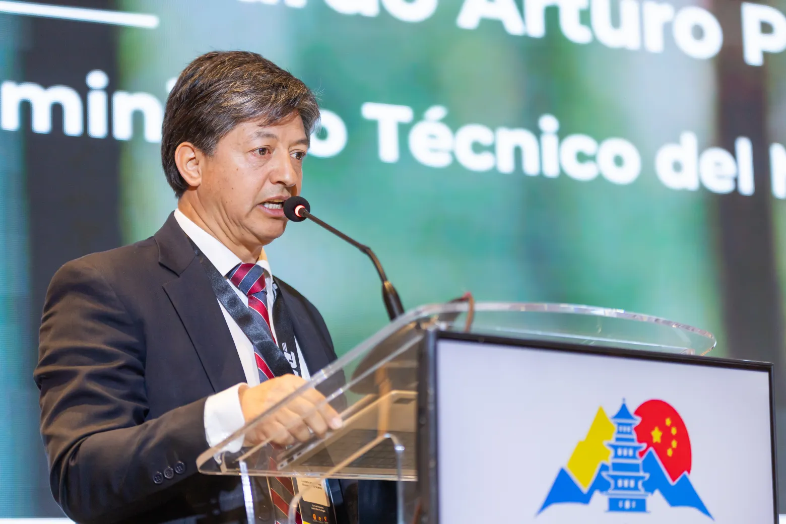 Diálogo ColomboChina – firma de acuerdo bilateral – fotografía corporativa en Bogotá