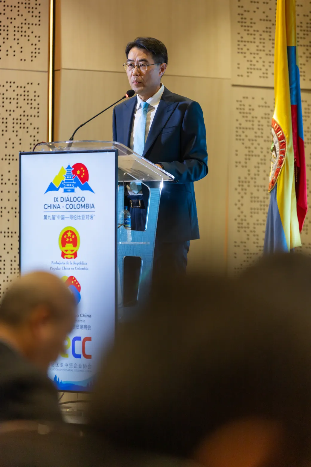 Diálogo ColomboChina – momento ceremonial del encuentro – fotografía corporativa en Bogotá