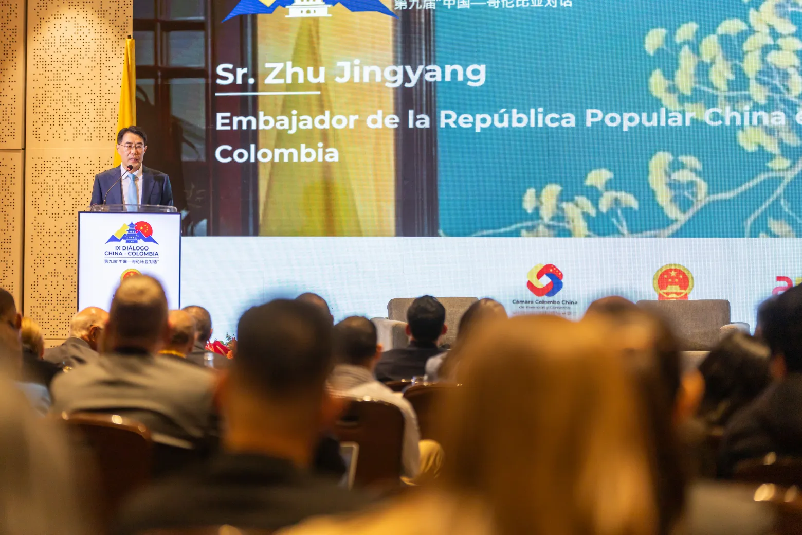 Diálogo ColomboChina – intercambio entre representantes – fotografía corporativa en Bogotá