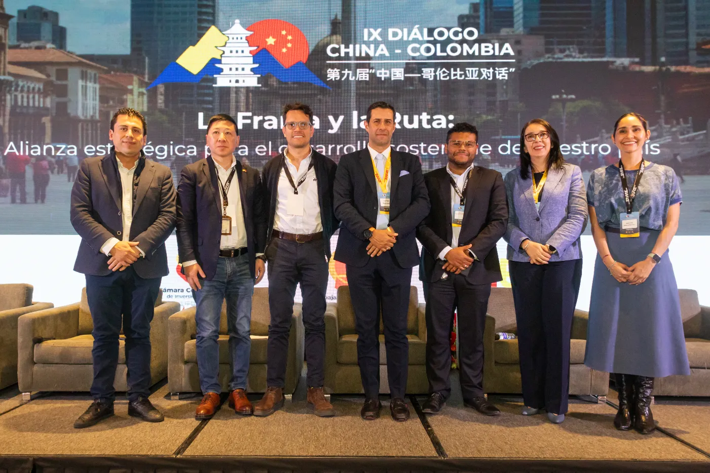 Diálogo ColomboChina – firma de acuerdo bilateral – fotografía corporativa en Bogotá