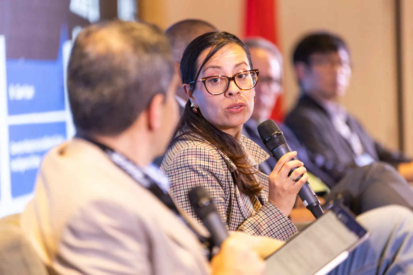 Diálogo ColomboChina – delegación en sesión de trabajo – fotografía corporativa en Bogotá