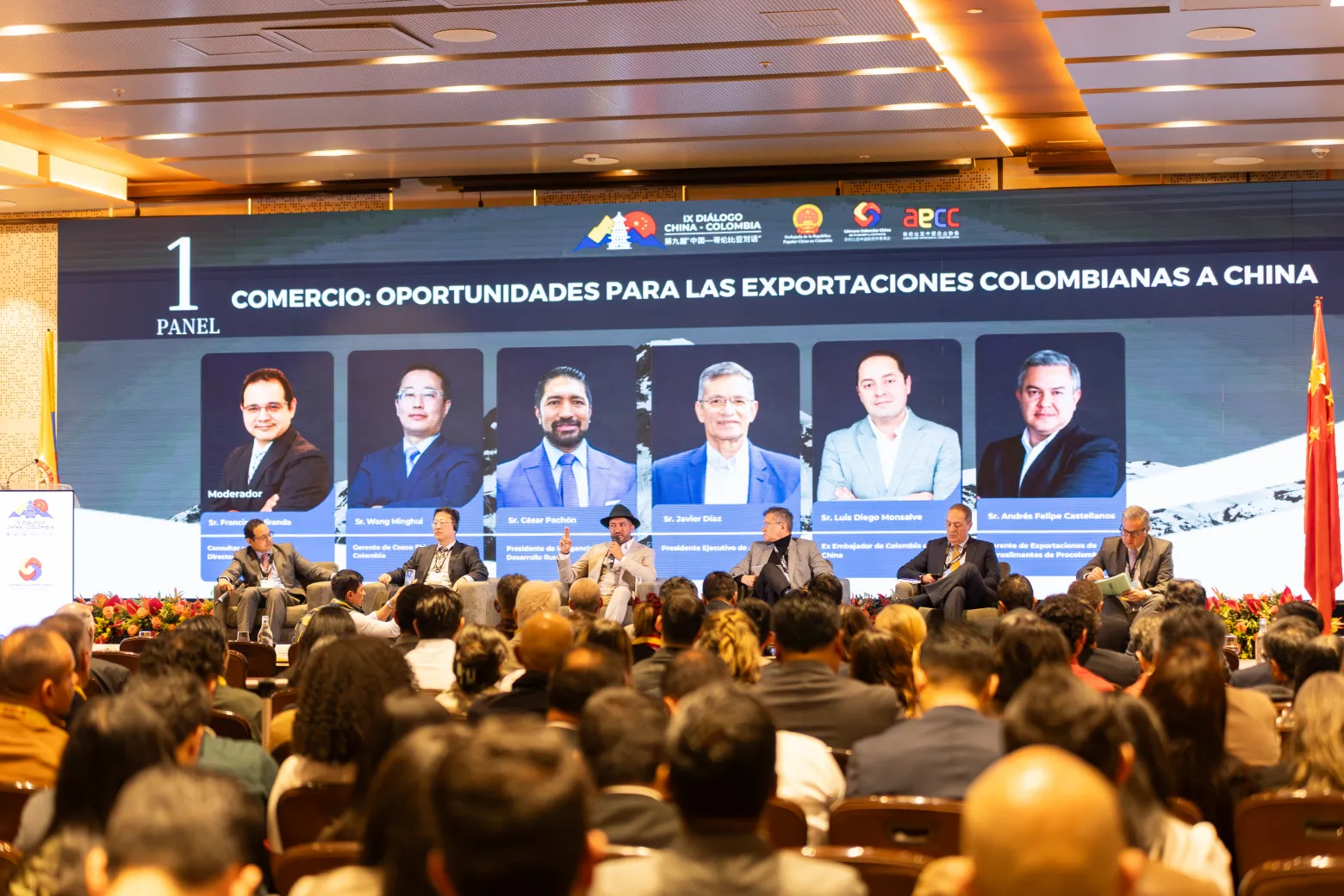 Diálogo ColomboChina – firma de acuerdo bilateral – fotografía corporativa en Bogotá