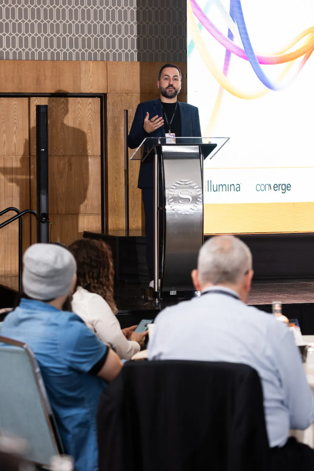 Illumina Latam Summit 2026 – asistentes en el salón – fotografía corporativa en Colombia