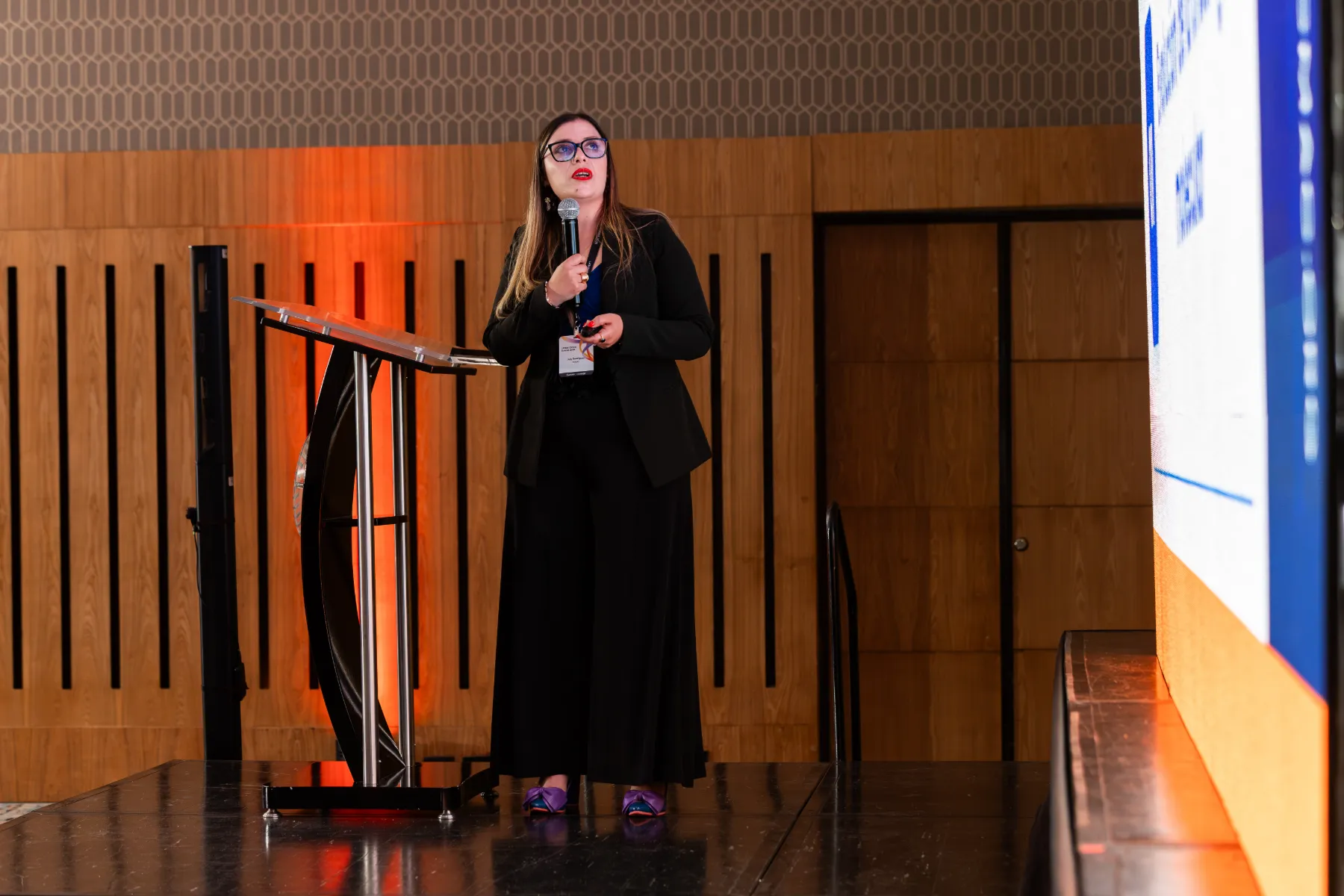 Illumina Latam Summit 2026 – directivos durante el acto – fotografía corporativa en Colombia