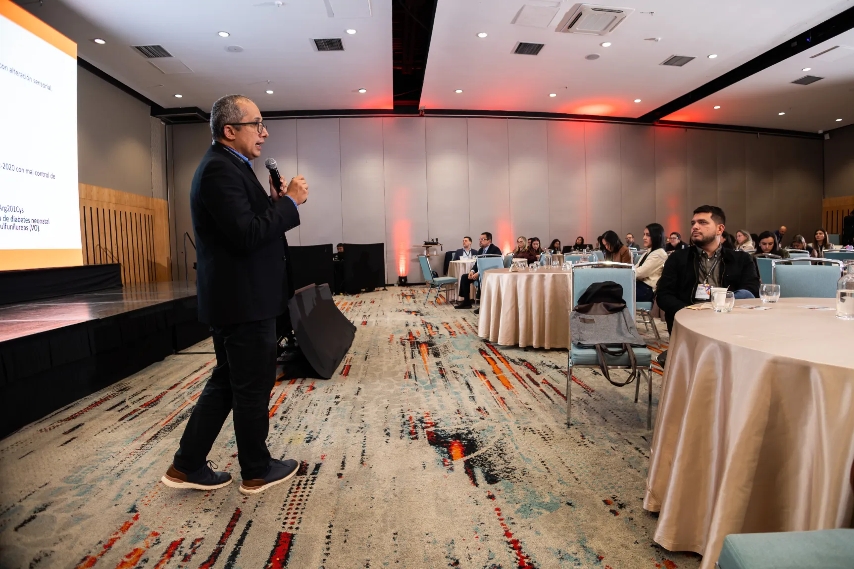 Illumina Latam Summit 2026 – intervención en el escenario – fotografía corporativa en Colombia