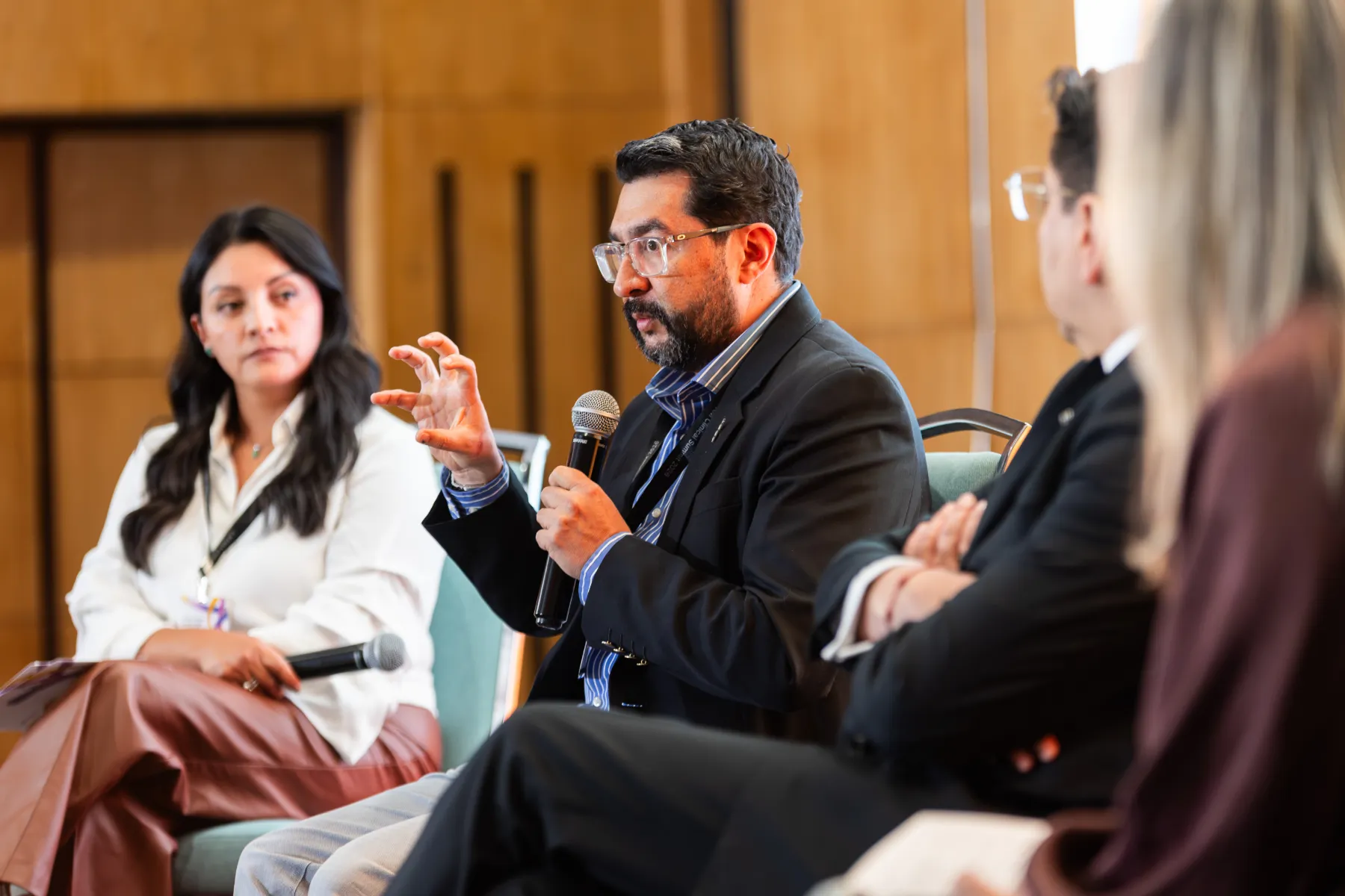 Illumina Latam Summit 2026 – directivos durante el acto – fotografía corporativa en Colombia