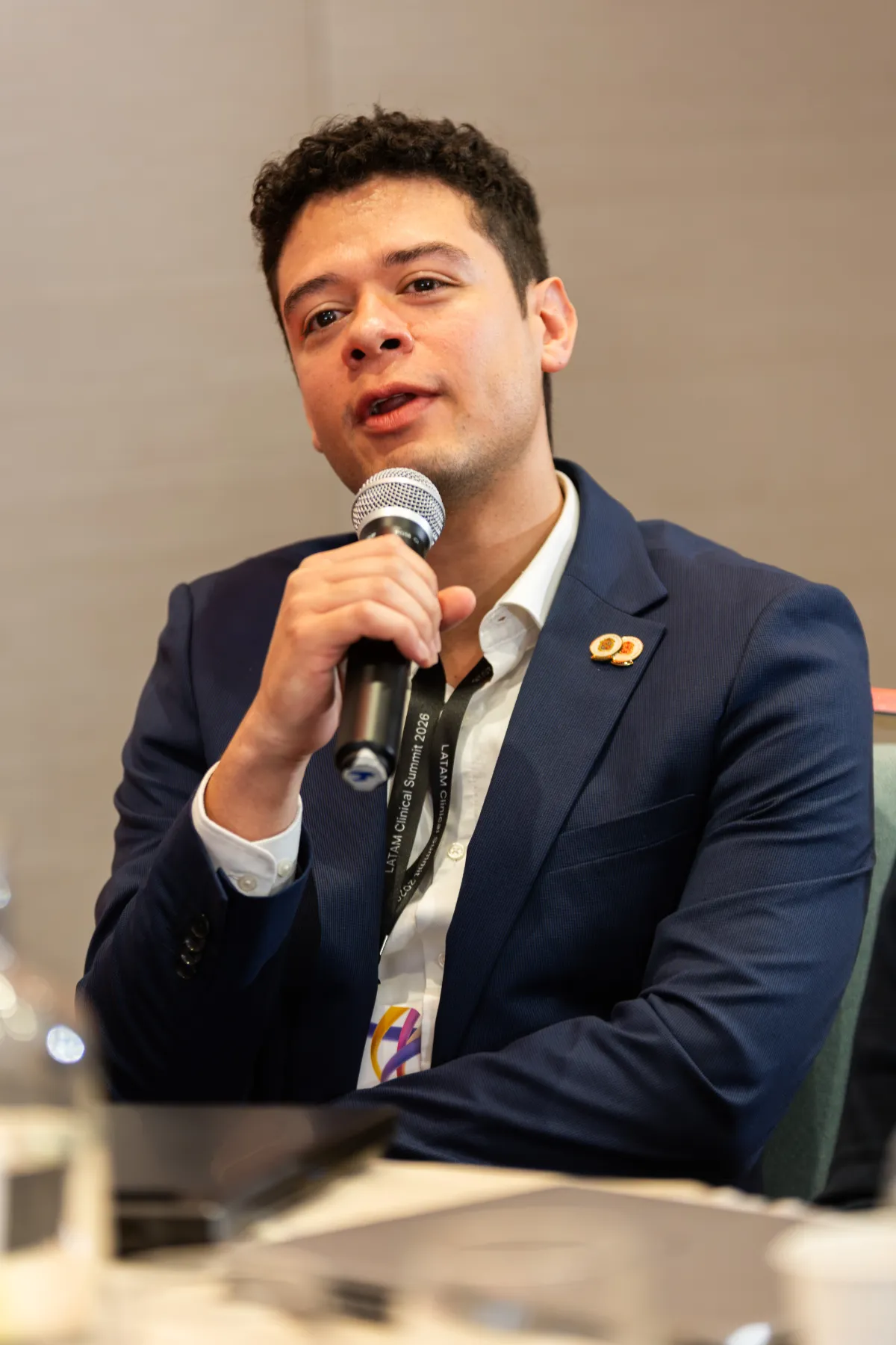 Illumina Latam Summit 2026 – directivos durante el acto – fotografía corporativa en Colombia