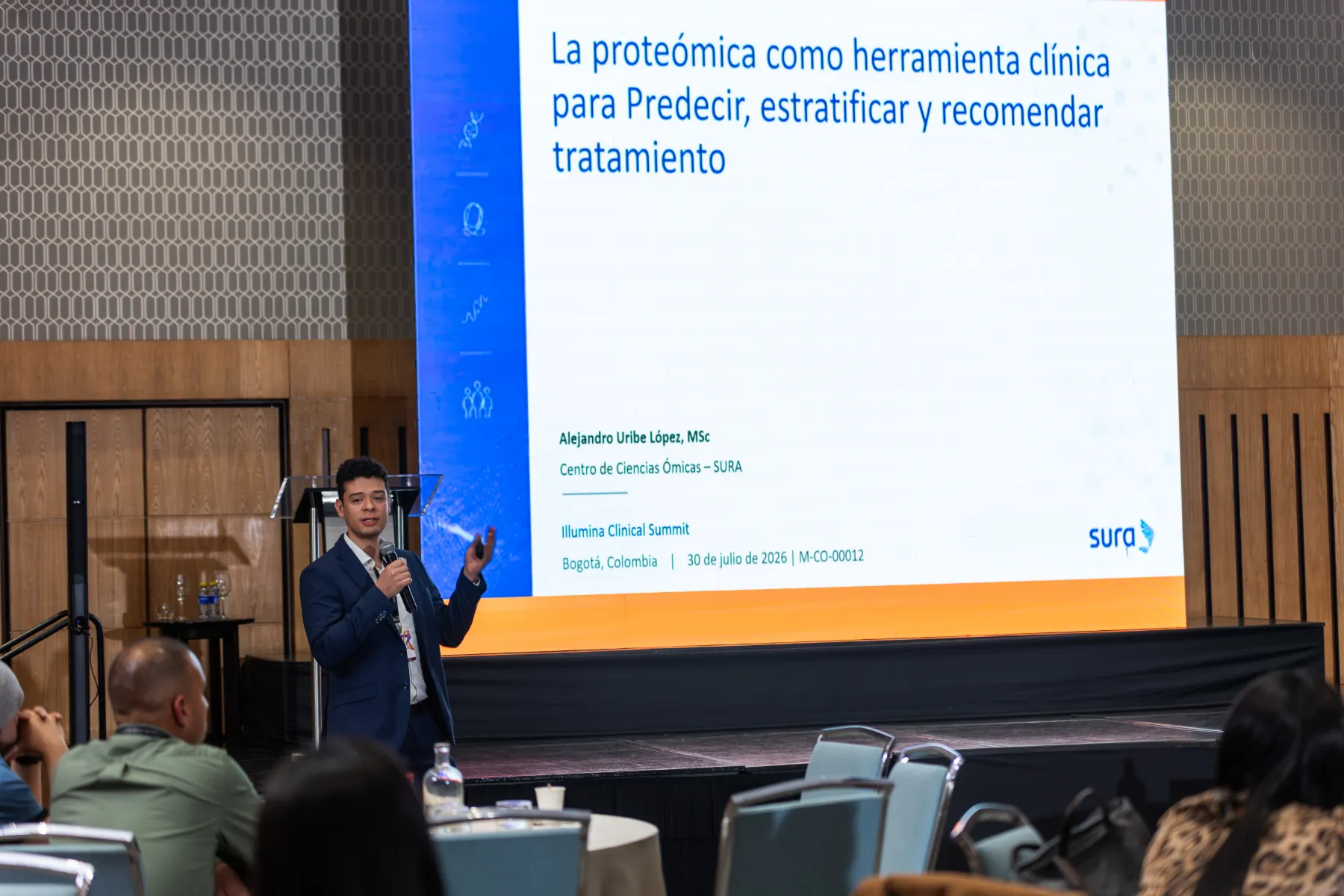 Illumina Latam Summit 2026 – intervención en el escenario – fotografía corporativa en Colombia
