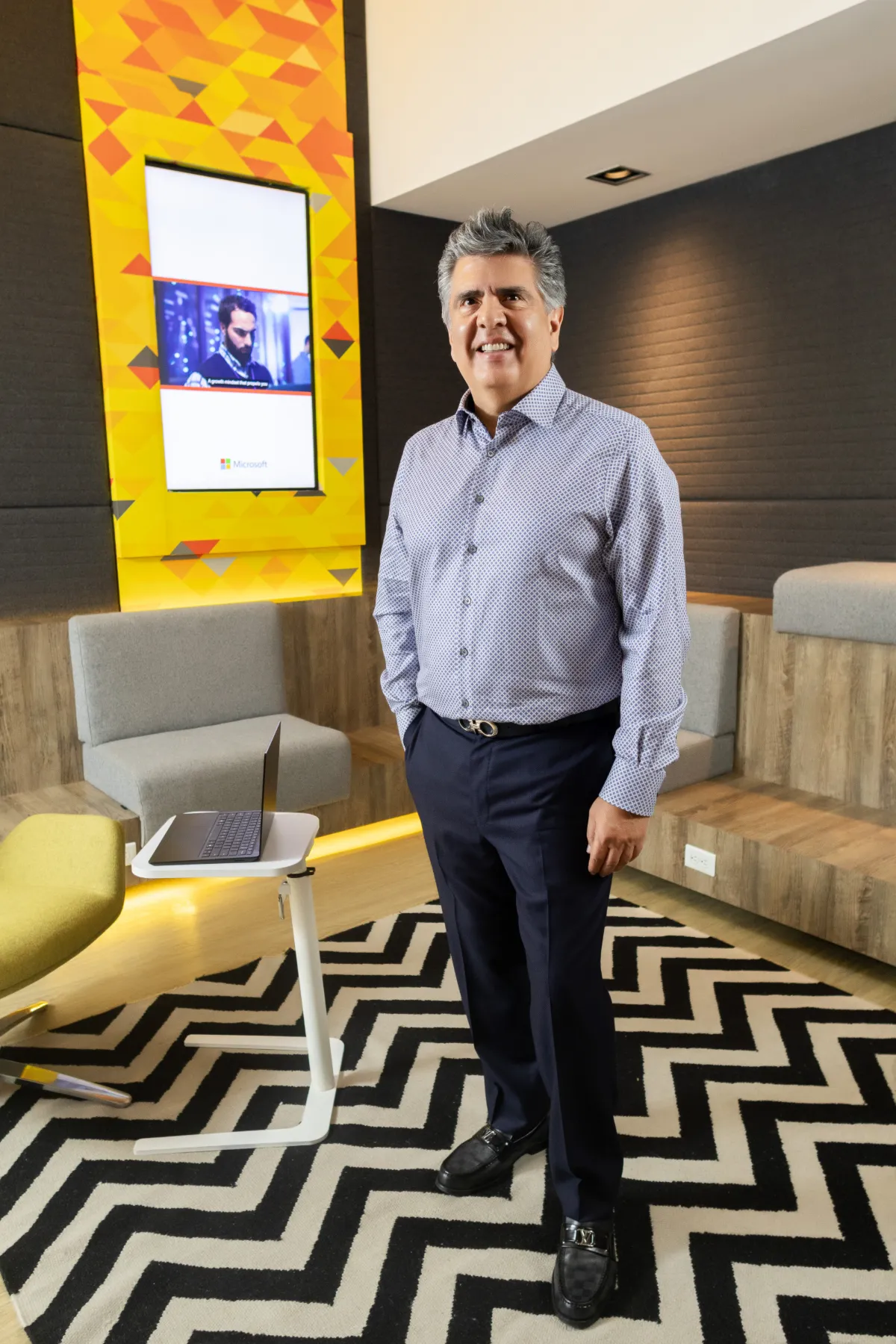 Sesión Microsoft – directivos durante el acto – fotografía corporativa en Colombia