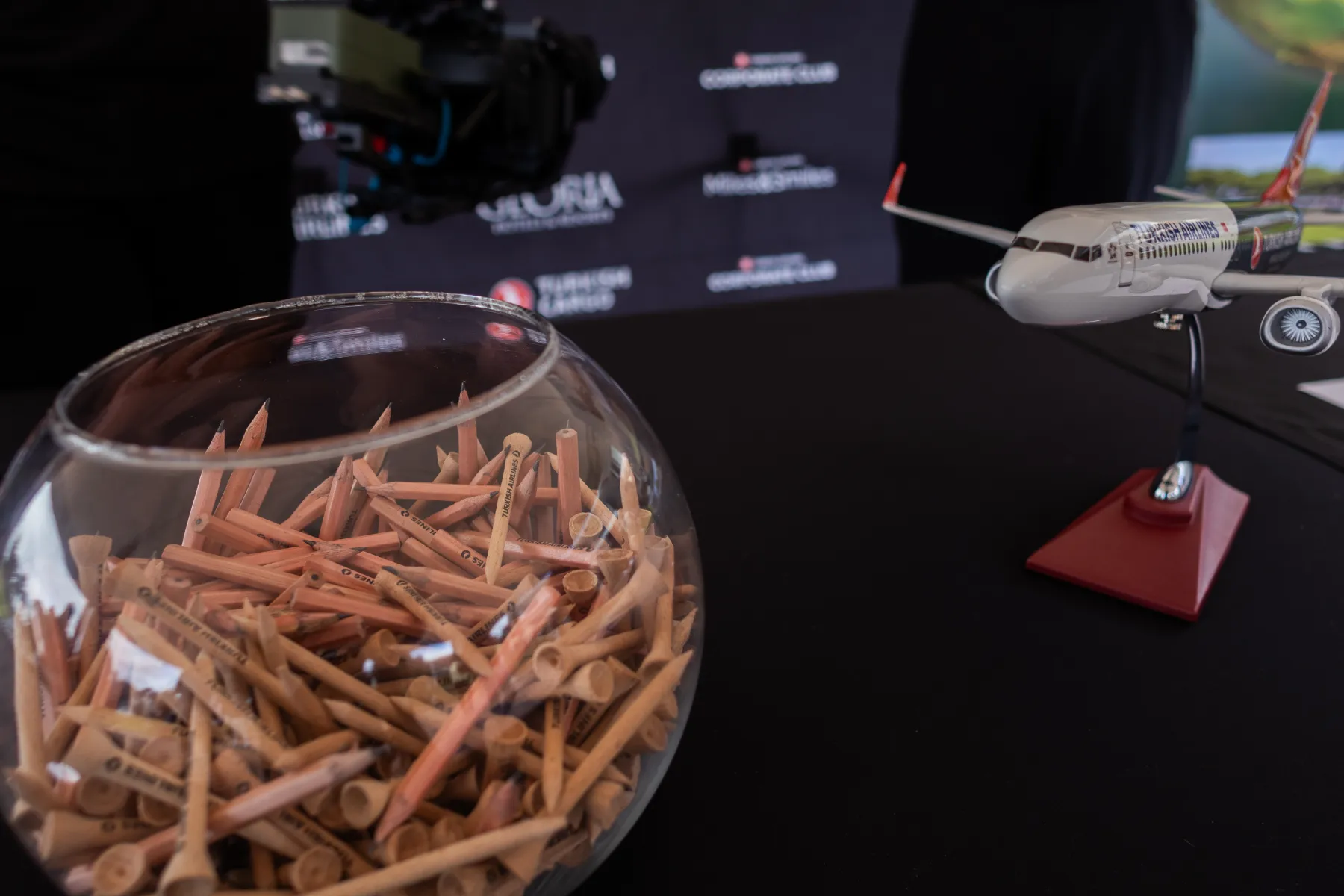 Torneo Turkish Airlines – firma de acuerdo – fotografía corporativa en Colombia