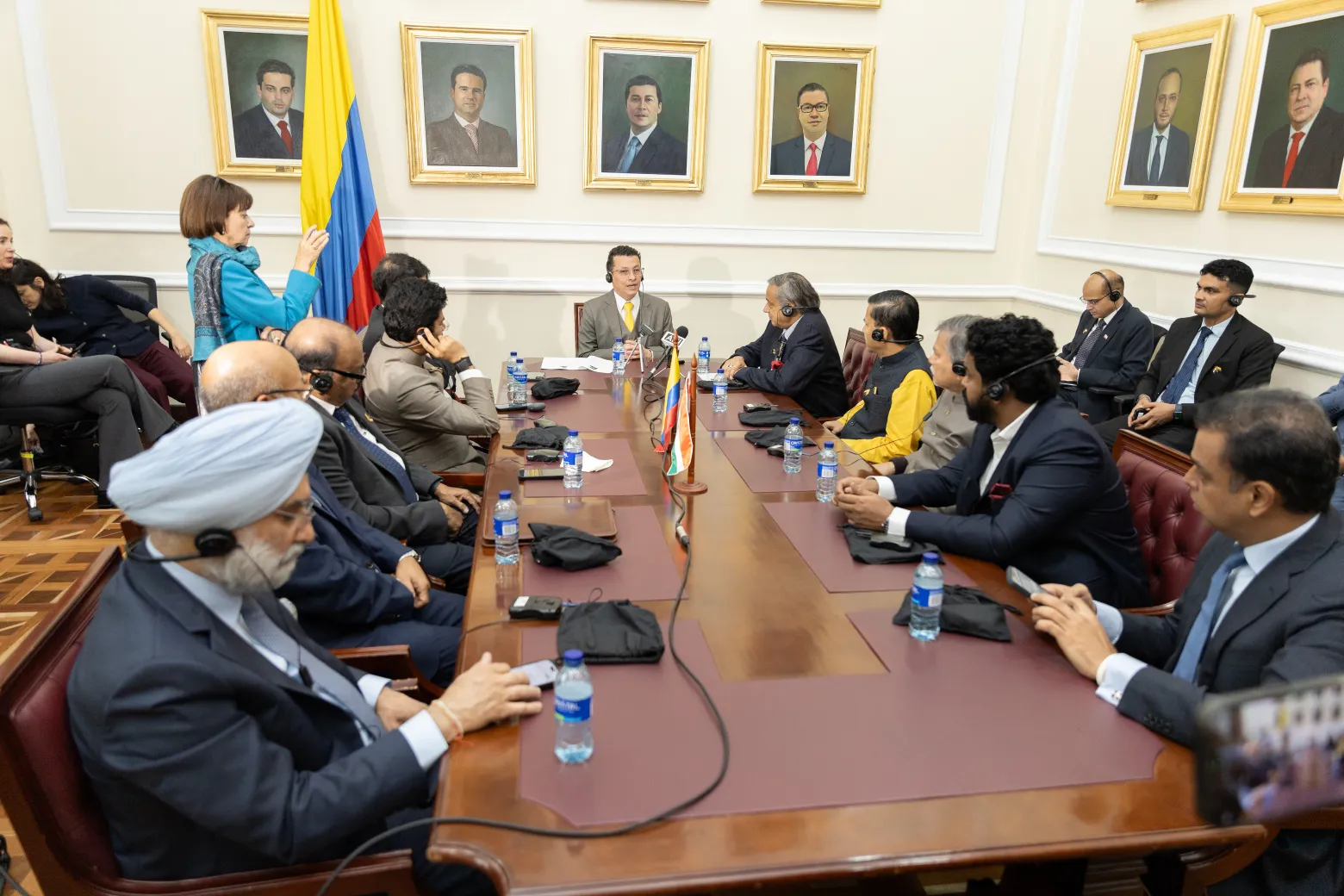 Visita diplomática – firma de acuerdo bilateral – fotografía corporativa en Bogotá